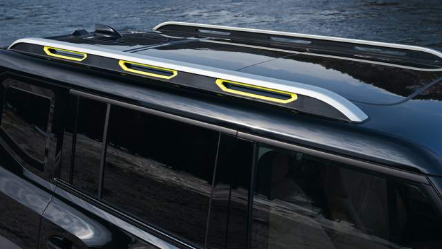 Крыша в статике выдерживает нагрузку в 300 кг, в движении — до 100 кг