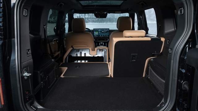 Заявленный объем багажника — 580 л и 1494 со сложенными спинками заднего дивана