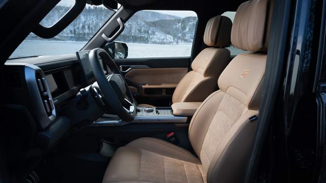 Водительское кресло снабжено функией массажа. Подогревается только подушка