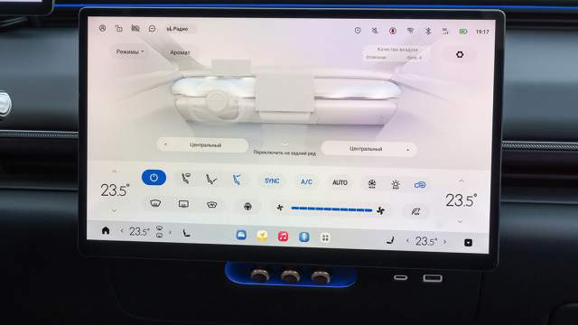Направление воздушных потоков регулируется только через тачскрин