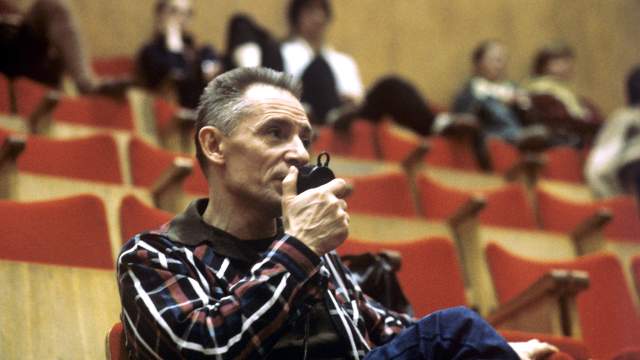 Народный артист СССР, лауреат Государственной и Ленинской премии, главный балетмейстер Большого театра Союза ССР Юрий Григорович, на репетиции. Государственный академический Большой театр СССР. 1982 год