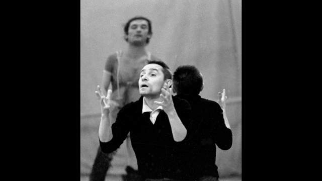 Народный артист СССР, главный балетмейстер Большого театра Союза ССР Юрий Григорович на репетиции. 1977 год