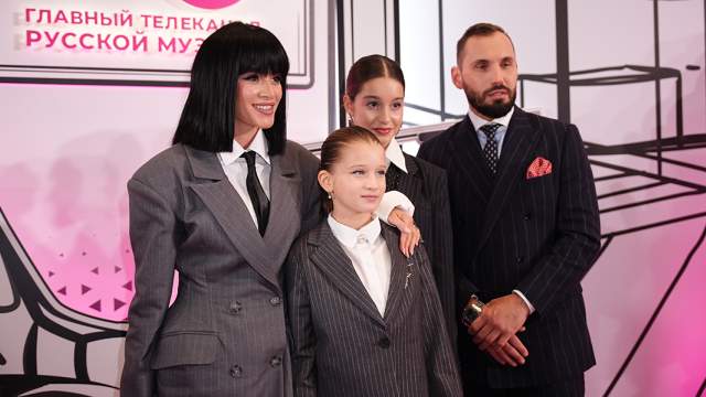 Ксения Бородина с дочками и Николай Сердюков