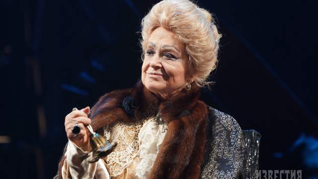 Актриса Валентина Талызина (Графиня Анна Федотовна) во время пресс-показа спектакля «Пиковая дама» в театре Моссовета. 2023 год