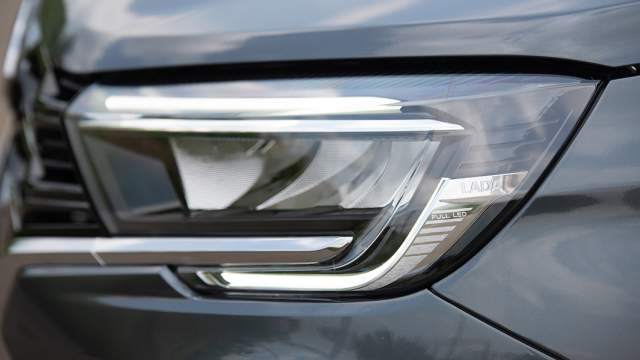 Светодиодная оптика неплохо освещает дорогу в темное время суток