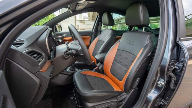 Удобные передние кресла позволяют комфортно чувствовать себя в дальней поездке