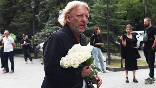 Режиссер Александр Олейников