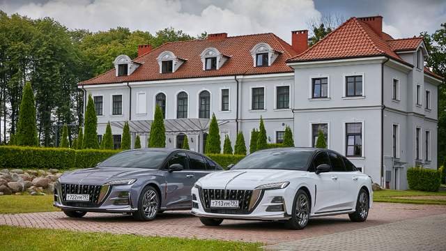 В цветовую палитру кузова входят четыре оттенка: черный, серый, белый и бирюзовый; крыша черная по умолчанию