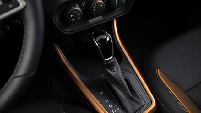 В автоматическом режиме вариатор имитирует переключение виртуальных передач. Передачи можно менять и вручную 