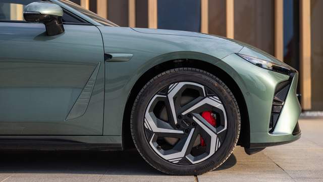 Диаметр колес — 20 дйюмов