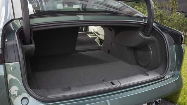 Объем багажника — от 396 до 1500 литров, если спинки сиденья сложены