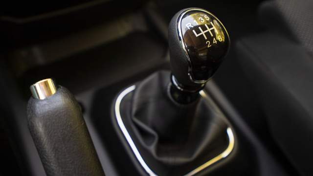 Шестиступенчатая механическая коробка передач позаимствована у фургона Sollers Argo, который выпускается также в Ульяновске