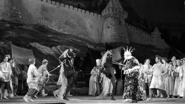 1 марта.1960 года. Государственный академический Большой театр СССР (ныне Большой театр России). Сцена из балета «Конёк-горбунок» композитора Родиона Щедрина