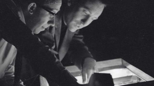 2 июня 1967 года. Главный дирижер Большого театра СССР Геннадий Рождественский (слева) и композитор Родион Щедрин на репетиции балета «Кармен»