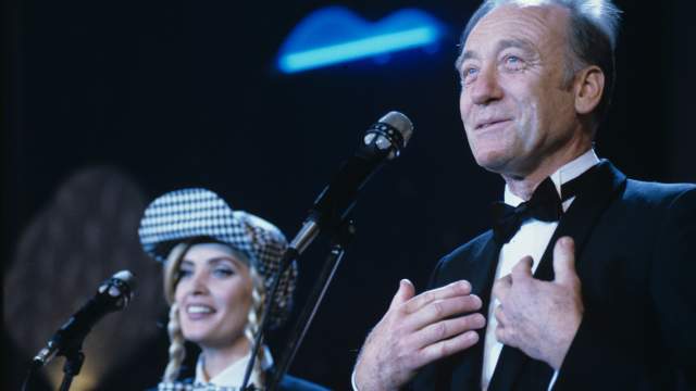 1 декабря 1992 года. Церемония вручения «Ники» — приза российского кинематографа — в Центральном доме кино. Премию за лучшую музыку к кинофильму вручали композитор Родион Константинович Щедрин и певица Лайма Вайкуле