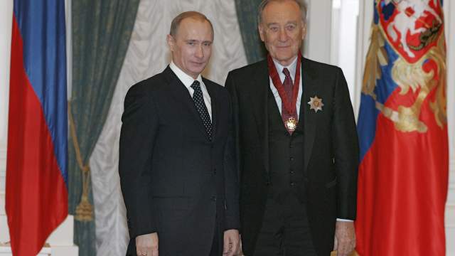 29 апреля 2008 года. Президент России Владимир Путин (слева) наградил композитора Родиона Щедрина (справа) орденом «За заслуги перед Отечеством» II степени во время торжественной церемонии в Кремле