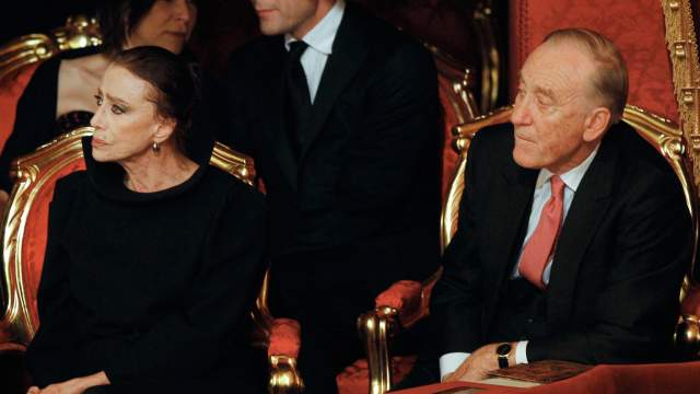 28.10.2011 Вдова первого президента РФ Наина Ельцина, балерина Майя Плисецкая, композитор Родион Щедрин (слева направо на первом плане), дочь первого президента РФ Татьяна Юмашева с сыном Борисом (слева направо на втором плане) перед началом торжественного гала-концерта, посвященного открытию исторической сцены Большого театра после шестилетней реконструкции.