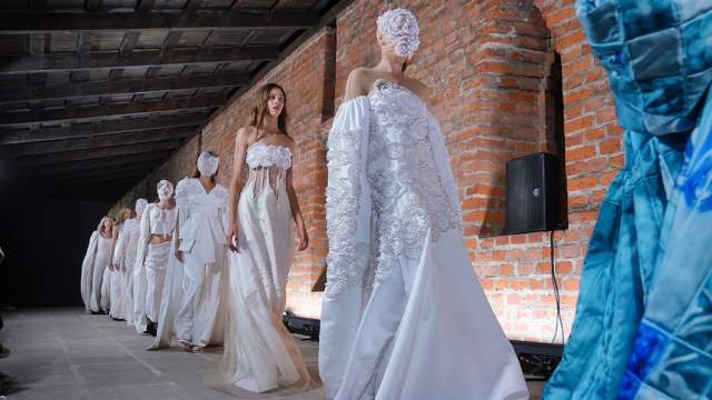 Модели во время показа бренда Alena Akhmadullina