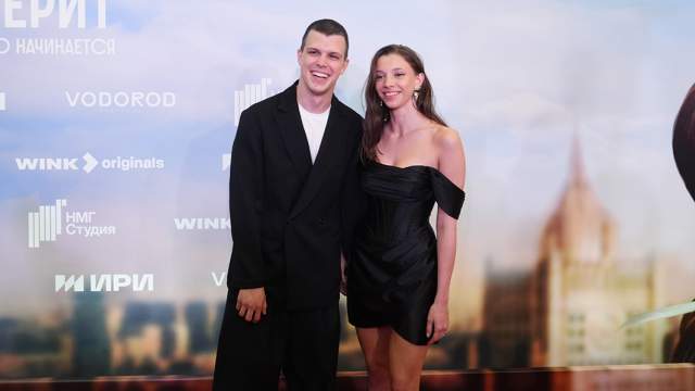 Актеры Григорий Верник и Полина Гухман на премьере сериала «Москва слезам не верит. Все только начинается» в кинотеатре «Октябрь» в Москве