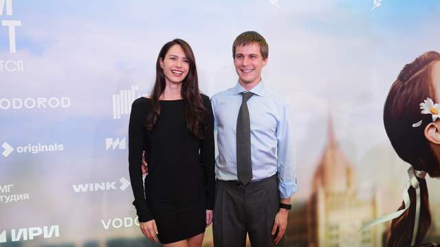 Актеры Диана Пожарская и Иван Янковский на премьере сериала «Москва слезам не верит. Все только начинается» в кинотеатре «Октябрь» в Москве