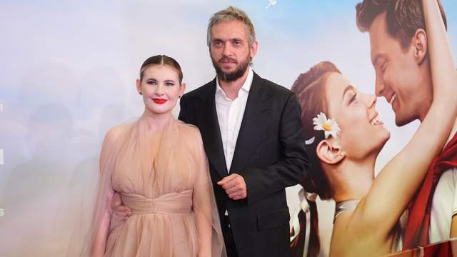 Продюсер Михаил Врубель и актриса Анна Цуканова-Котт на премьере сериала «Москва слезам не верит. Все только начинается» в кинотеатре «Октябрь» в Москве