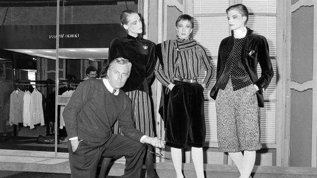 Итальянский дизайнер Джорджио Армани вместе с моделями