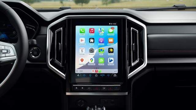 10-дюймовый «планшет» мультимедиа, порадовал неплохим качеством изображения и возможностью подключить смартфон по протоколам CarPlay и AndriodAuto