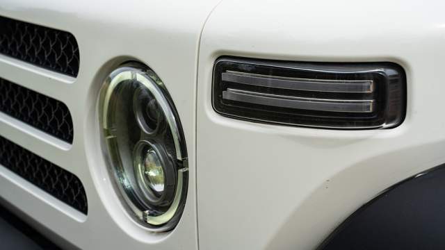 Фары полностью светодиодные, боковые накладки пластиковые