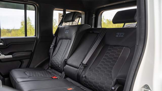 Наклон спинки заднего дивана можно изменить