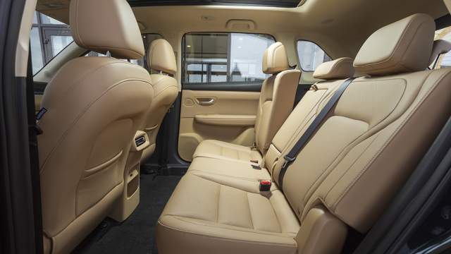 Половинки дивана в 7-местном варианте можно регулировать