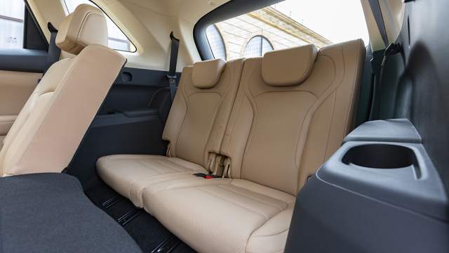 На третьем ряду места немного