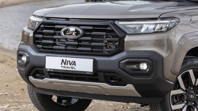 Автомобиль получил новый передний бампер и решетку радиатора