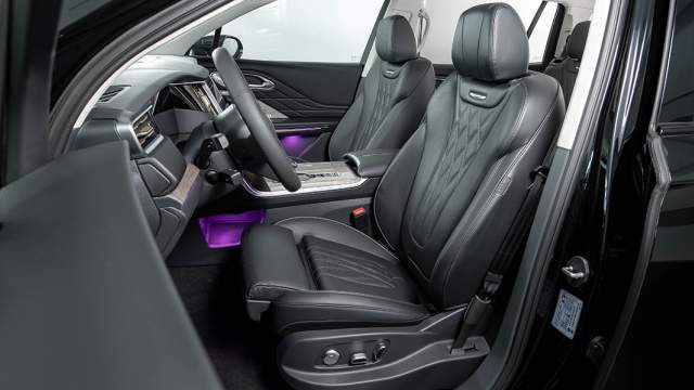 Длину подушки водительского сиденья можно регулировать