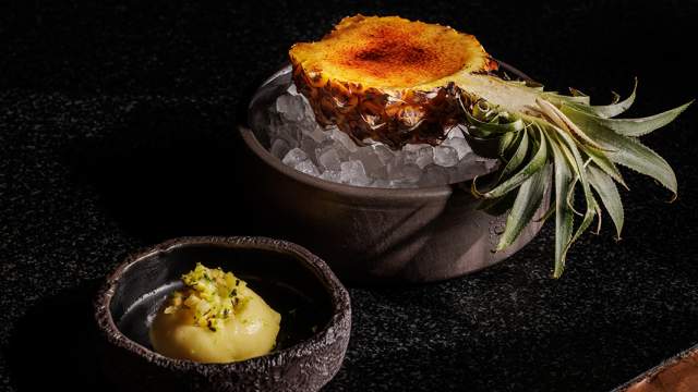 Запеченный ананас с крем брюле