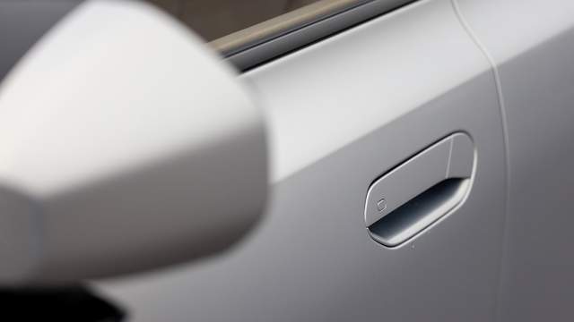 Ручки снабжены электрозамком на внутренней части