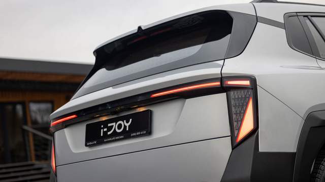 Задняя дверь лишена стеклоочистителя