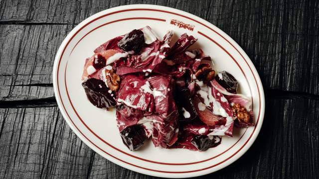 Салат с вяленой свёклой и грецким орехом