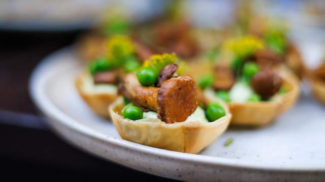 Тарталетки с лесными грибами