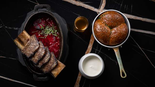 Борщ на копченых ребрах кальби