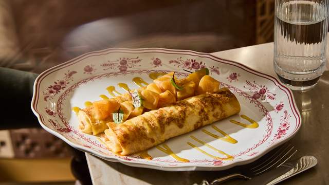 Блины с уткой и хурмой