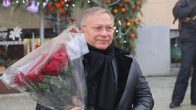 Народный артист РФ, режиссер, генеральный директор Студии «ВоенФильм» Игорь Угольников на церемонии прощания с народной артисткой РФ Верой Алентовой