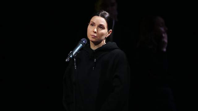 Актриса Александра Урсуляк на церемонии прощания с народной артисткой РФ Верой Алентовой