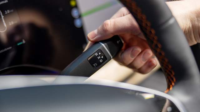 Селектор трансмиссии переехал на рулевую колонку 