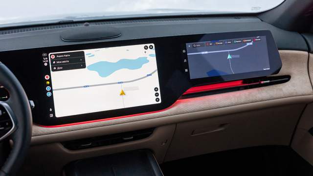 На штурманском дисплее можно дублировать навигацию или играть в игры