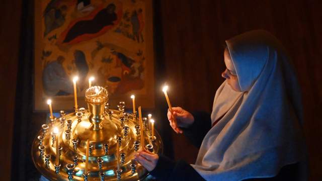 Вечерняя Рождественская служба в храме во имя Сретения Владимирской иконы Пресвятыя Богородицы Русской православной старообрядческой церкви в Красноярске