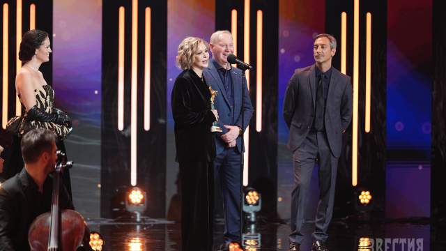 Лауреат XXIV Национальной премии в области кинематографии "Золотой орел" в номинации "Лучший неигровой фильм" за фильм "Путь" режиссер Светлана Музыченко 