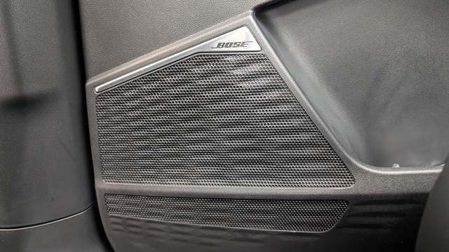 Флагманский кроссовер комплектуется аудиосистемой Bose с 12 динамиками