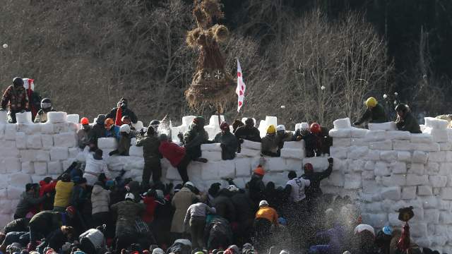 Штурм снежной крепости на Бакшевской Масленице