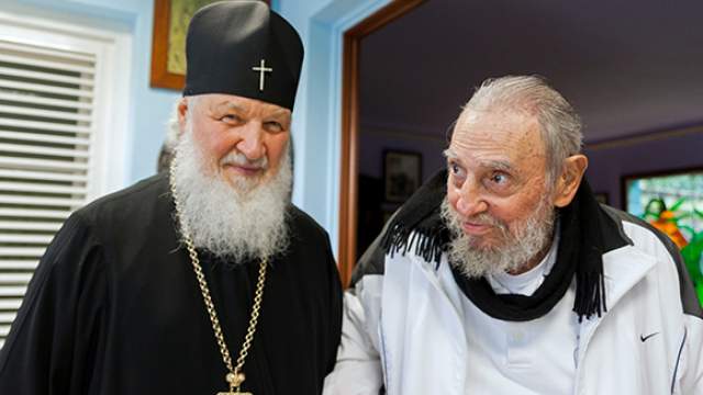 Фото сделано 13 февраля 2016 года. Патриарх Московский и всея Руси Кирилл встретился с Фиделем Кастро в Гаване
Фото: TASS/AP/Alex Castro