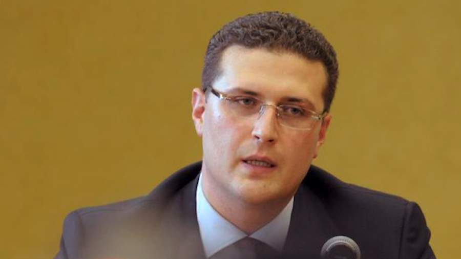 Сын бывшего министра становится крупным банкиром